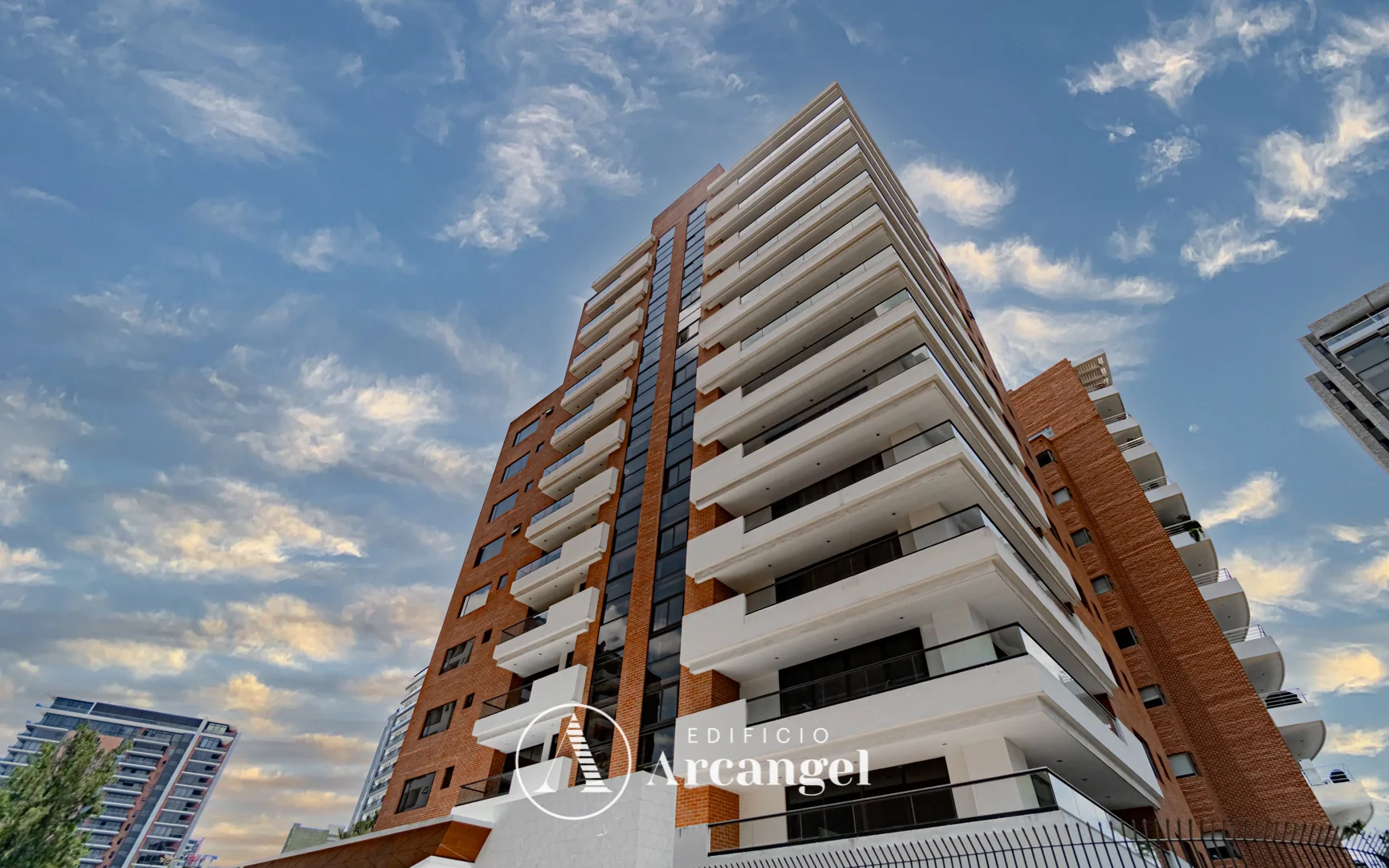 Vista exterior del Edificio Arcángel